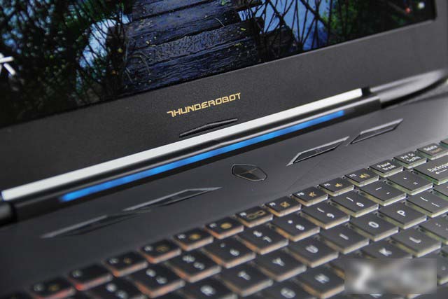 夢幻般的游戲本 雷神911 Traga-T6c評測 