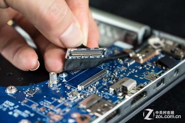 華碩UX501全面拆解 