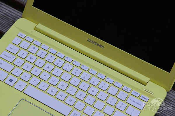 瑰麗彩殼配靚女 三星910S3K輕薄本評(píng)測(cè)