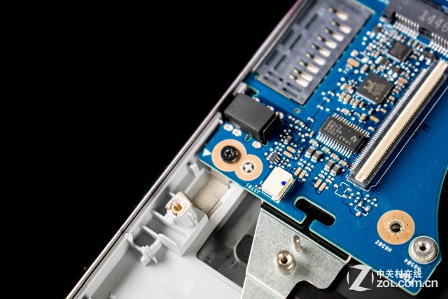 華碩UX501全面拆解 