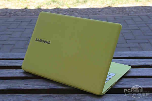 瑰麗彩殼配靚女 三星910S3K輕薄本評(píng)測(cè)