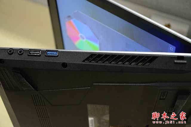 雷神ST-Plus游戲本值得買嗎？雷神ST-Plus游戲本開箱評測圖賞