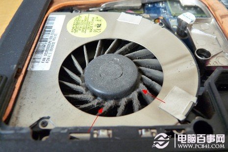 風扇的灰塵堆積也很明顯這是重點清理的部位