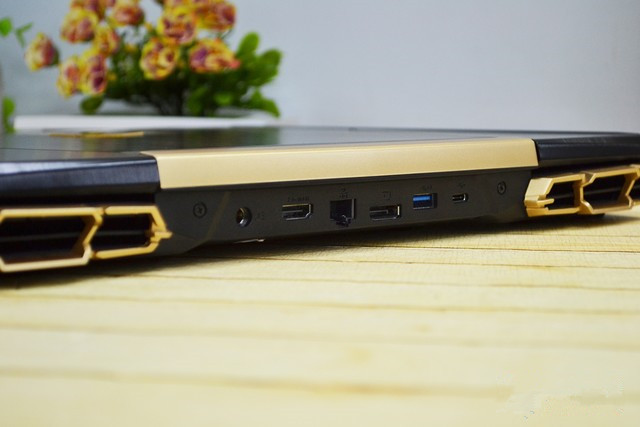 機械鍵盤！機械革命深海泰坦X7Ti-S評測 