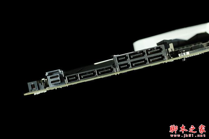 三、拆解解析：11相供電、雙M.2