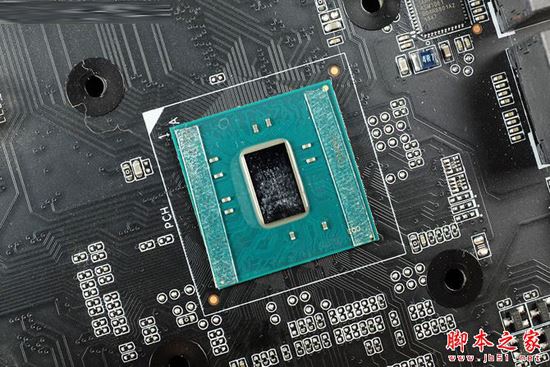 三、拆解解析：14相供電、3枚超頻按鈕