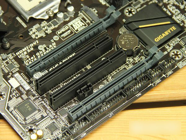 B150和C232哪個好 C232和B150主板區(qū)別對比