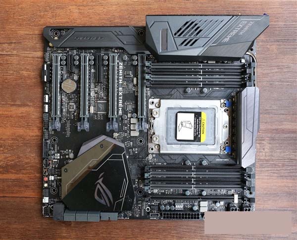 AMD Ryzen ThreadRipper 1950X配什么顯卡和主板好？