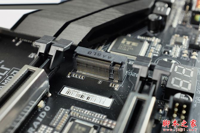 三、拆解解析：11相供電、雙M.2