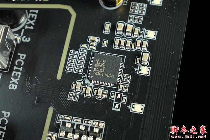 三、拆解解析：11相供電、雙M.2