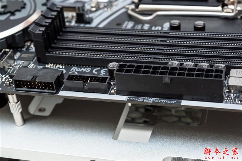 砍掉超線程！Intel i7-9700K深度評(píng)測(cè)：戰(zhàn)平R7 就是太貴