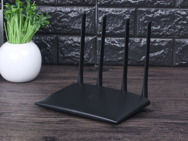 摩托羅拉摩路由C1評測 刀鋒設計信號穩