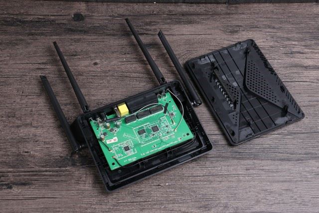 拆機實驗室:探秘D-Link X路由強勁內芯