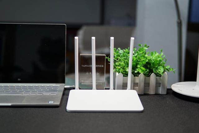 小米低調發布新品智能路由器:售價249元值不值? 小米低調發布新品智能路由器:售價249元值不值?