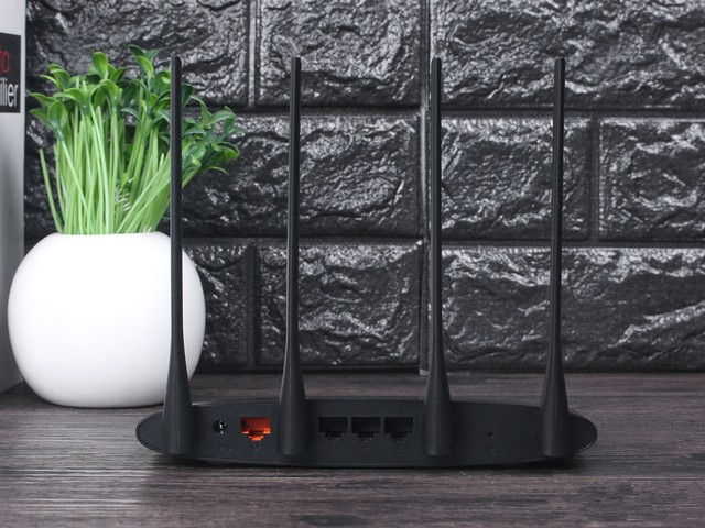 摩托羅拉摩路由C1評測 刀鋒設計信號穩