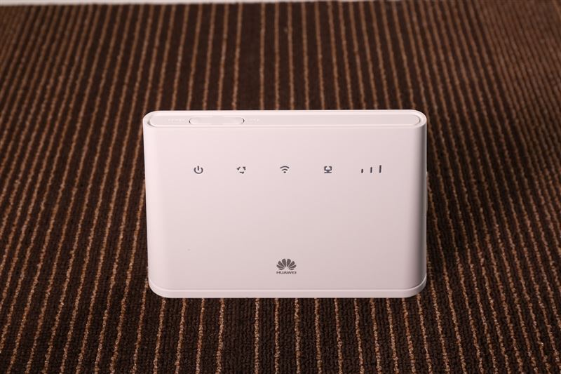 插卡就能用!華為4G路由 2評測:支持全網通