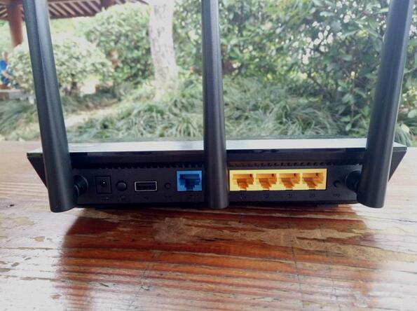 華碩路由器怎么樣?華碩雙頻無線AC1750千兆路由器評(píng)測(cè) hs6.jpg