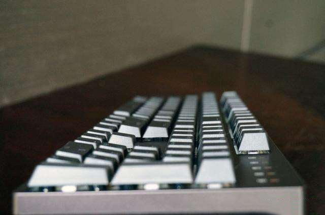 強悍是本分，低調是本能，杜咖Taurus K310 RGB機械鍵盤上手