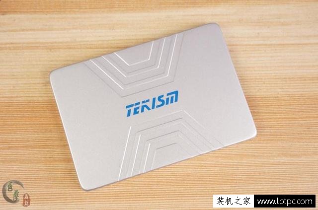老主板只有SATA2接口！完全可以放心用，因?yàn)樗鼘?duì)低端SSD的影響并不大