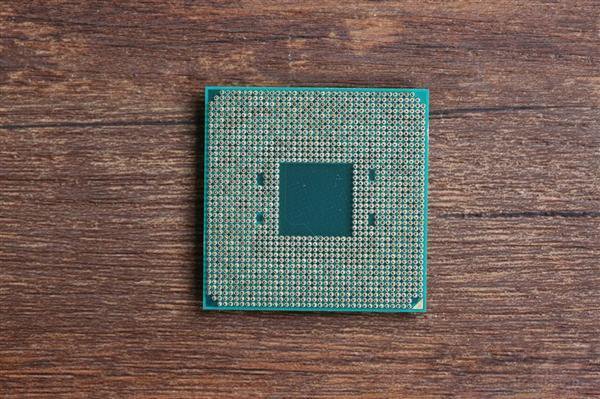 AMD銳龍Ryzen7 2700X盒裝自帶CPU散熱器嗎？自帶散熱器夠用嗎？