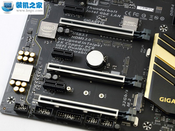 PCI-E顯卡插槽
