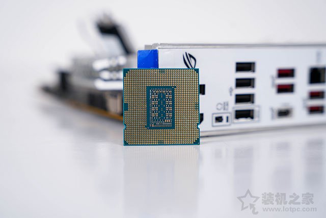 高顏值雪武戰(zhàn)姬純白主題，i7 11700K配RTX3070水冷主機方案