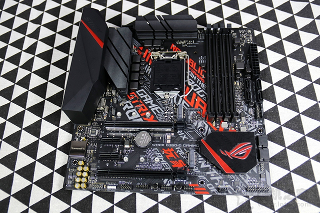 八代/九代i5配RTX2070帶的動嗎？YOGO M2桌面鋼炮裝機實測