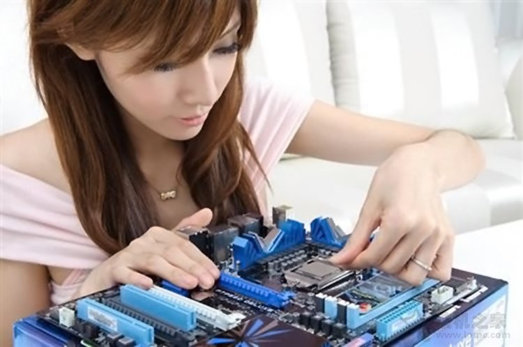 臺式機CPU如何安裝到主板上？intel和AMD CPU安裝圖解步驟教程