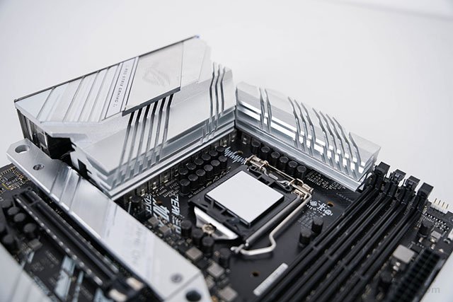 高顏值雪武戰(zhàn)姬純白主題，i7 11700K配RTX3070水冷主機方案