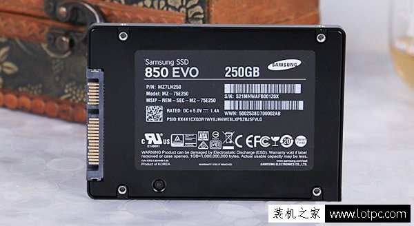 三星850 EVO 250GB 固態(tài)硬盤背面