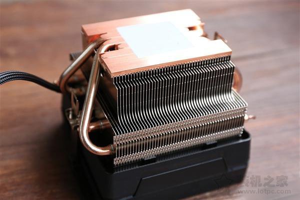 AMD銳龍Ryzen7 2700X盒裝自帶CPU散熱器嗎？自帶散熱器夠用嗎？