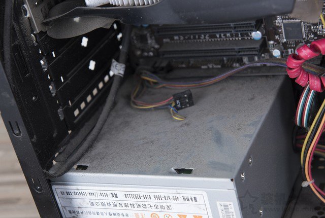 電腦清灰教程：電腦主機(jī)怎么清理灰塵？臺(tái)式電腦主機(jī)清理灰塵教學(xué)
