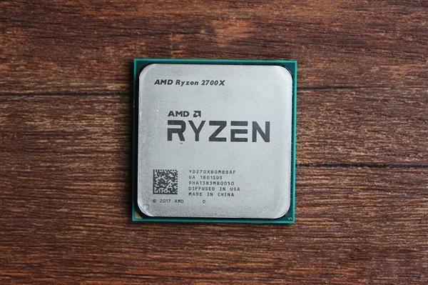 AMD銳龍Ryzen7 2700X盒裝自帶CPU散熱器嗎？自帶散熱器夠用嗎？
