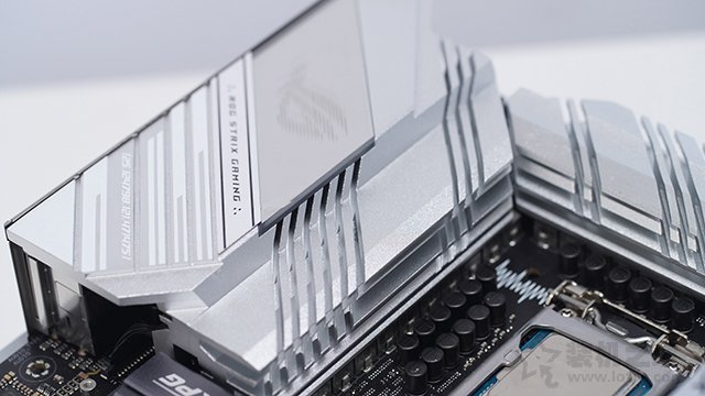 裝臺(tái)白色主題高端主機(jī)！11代i7 11900K配RTX3080Ti電腦配置方案