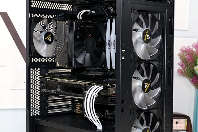 618抄底攢機好時節，i7 9700K+RTX2060S先馬易大師機箱裝機作業！