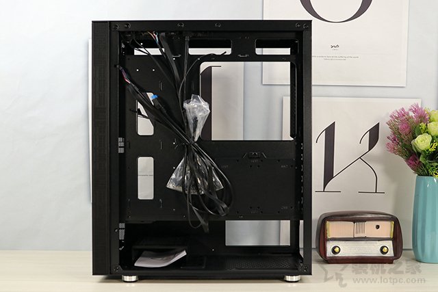 618抄底攢機好時節，i7 9700K+RTX2060S先馬易大師機箱裝機作業！