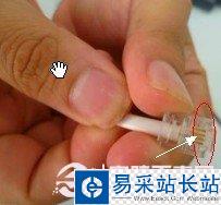 將電話線插緊到水晶頭內(nèi)部